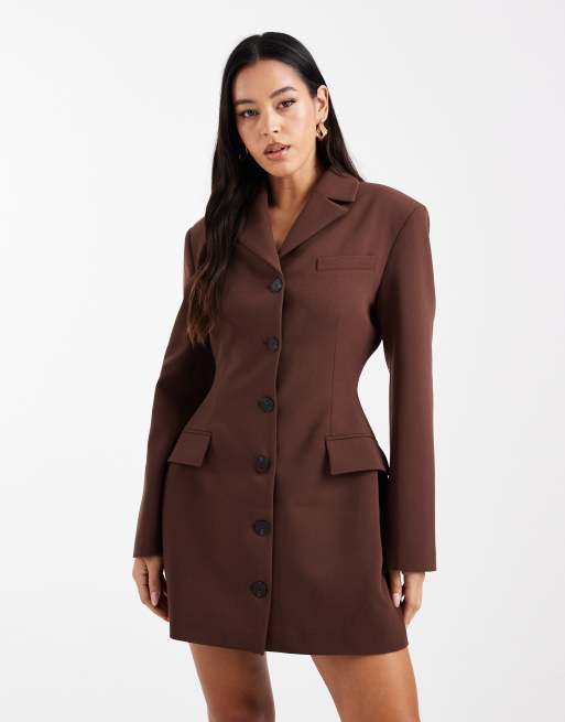 Vestido corto marrón chocolate estilo americana con cintura ceñida de ASOS DESIGN, 2 de 4