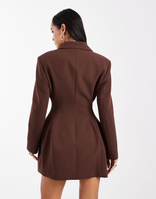 Vestido corto marrón chocolate estilo americana con cintura ceñida de ASOS DESIGN, 3 de 4