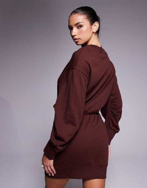 Vestido corto marrón chocolate estilo sudadera con diseño cruzado de algodón de ASOS DESIGN, 2 de 4
