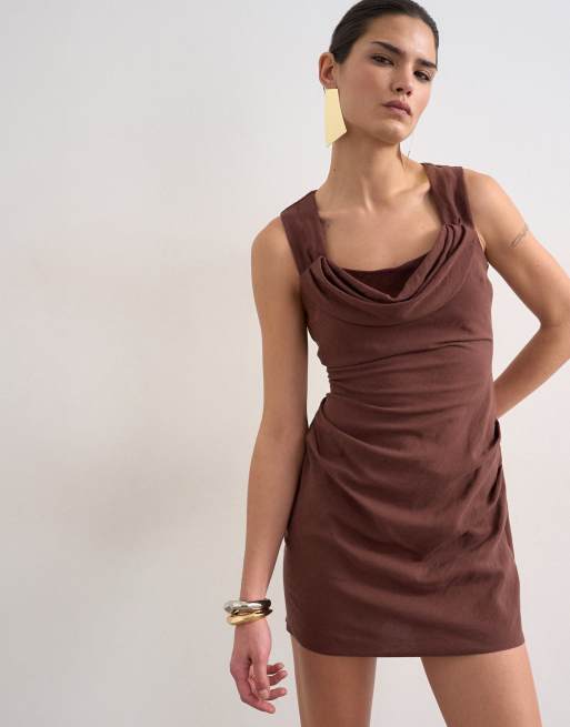 Vestido corto marrón chocolate estructurado y drapeado de Topshop, 2 de 4