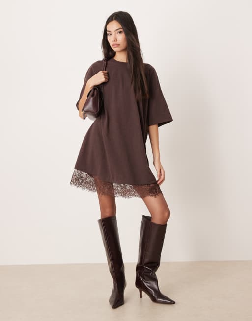 Vestido corto marrón chocolate extragrande con ribete de encaje en el bajo de ASOS DESIGN, 4 de 4