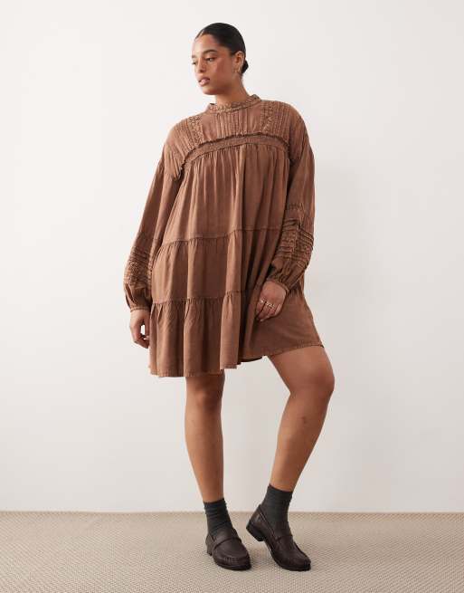 Vestido corto marrón chocolate lavado amplio con ribetes de encaje de ASOS DESIGN Curve, 2 de 4