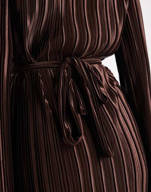 Vestido corto marrón chocolate plisado con lazada en la cintura de Vero Moda, 3 de 4