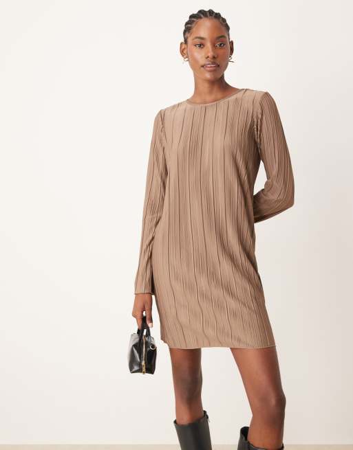 Vestido corto marrón claro plisado con mangas acampanadas de JDY Tall, 2 de 4