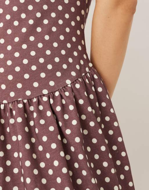 Vestido corto marrón con estampado de lunares y bajo abullonado de ASOS DESIGN, 3 de 4