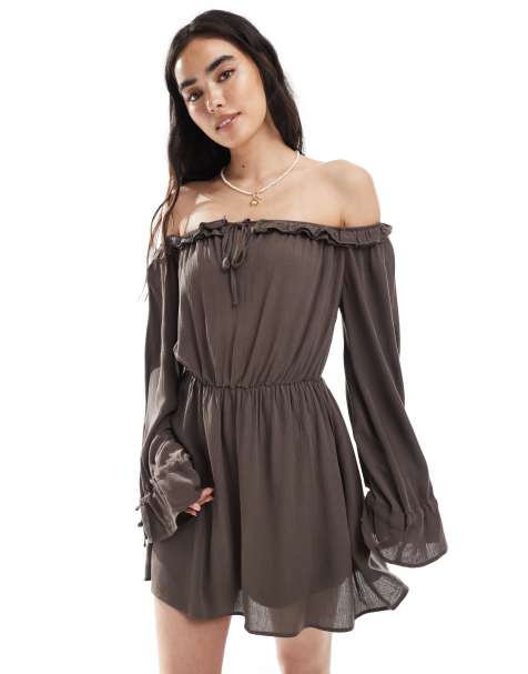 Vestido corto marrón de estilo boho con volante y escote Bardot de Miss Selfridge - view 1
