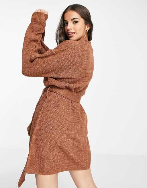 Vestido corto marrón estilo jersey de manga larga con cintura anudada de Glamorous, 2 de 4