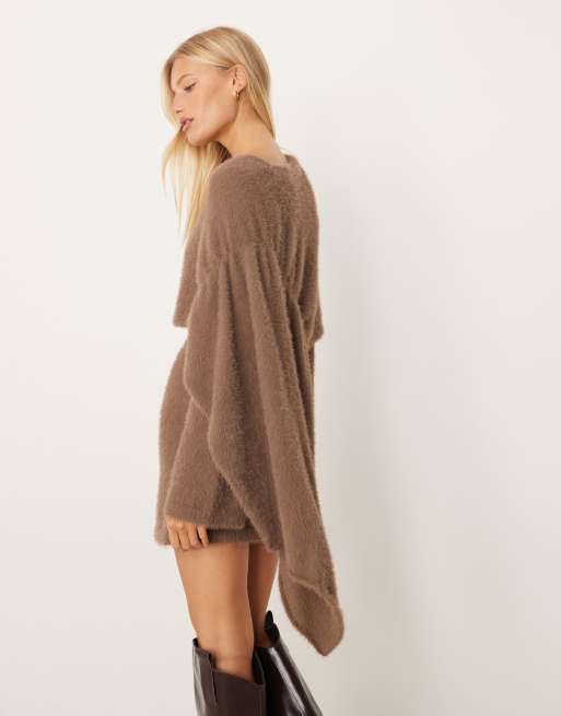 Vestido corto marrón grisáceo drapeado de punto de Pretty Lavish, 2 de 4