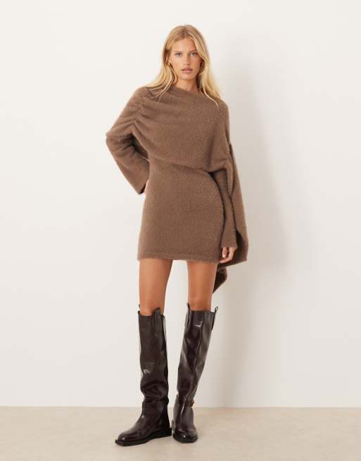 Vestido corto marrón grisáceo drapeado de punto de Pretty Lavish, 4 de 4
