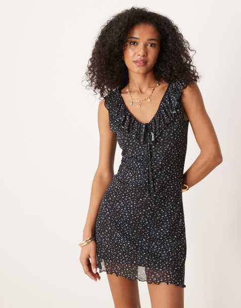 Vestido corto monocromático con estampado de lunares, cuello de pico y volantes de ASOS DESIGN - view 1