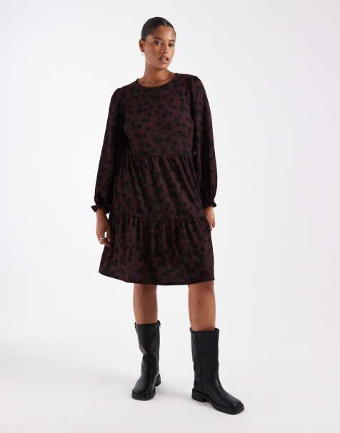 Vestido corto morado de corte amplio con estampado floral de tejido rugoso de New Look Curve - view 1