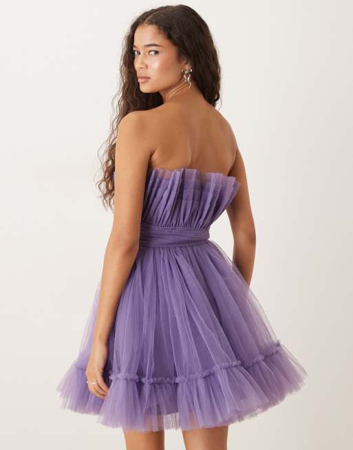 Vestido corto morado estructurado con escote palabra de honor de Lace & Beads, 4 de 4
