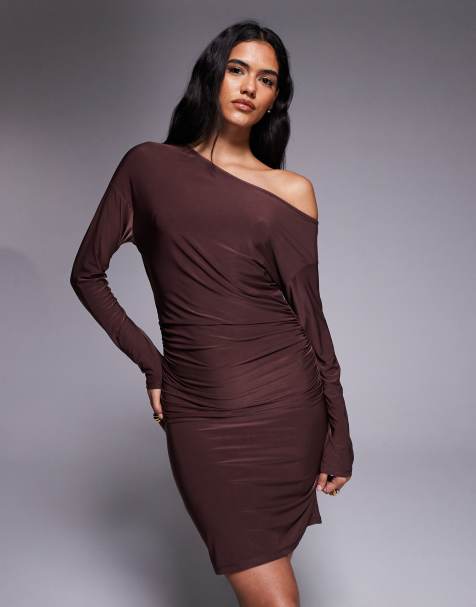 Vestido corto morado oscuro con escote Bardot de tejido grueso suave de COLLUSION - view 1