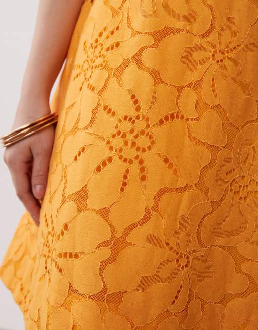 Vestido corto naranja chispeante de corte recto de encaje de ASOS DESIGN Petite, 2 de 4