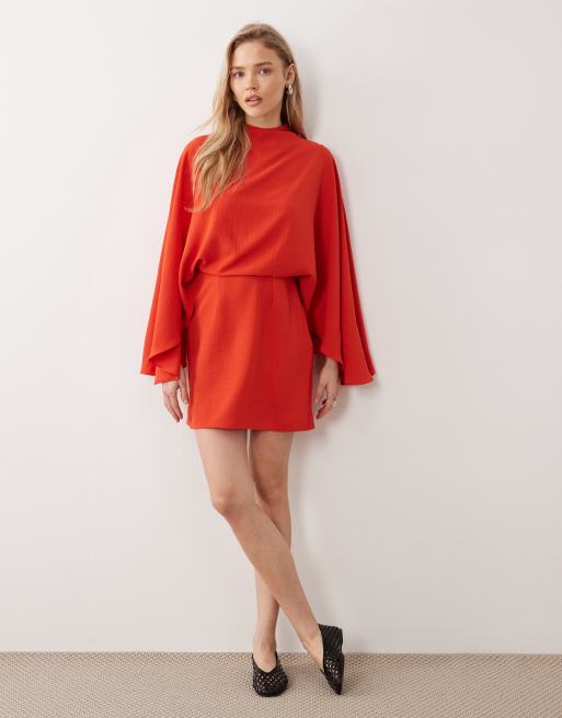 Vestido corto naranja tostado drapeado con detalle de capa de ASOS DESIGN, 2 de 4