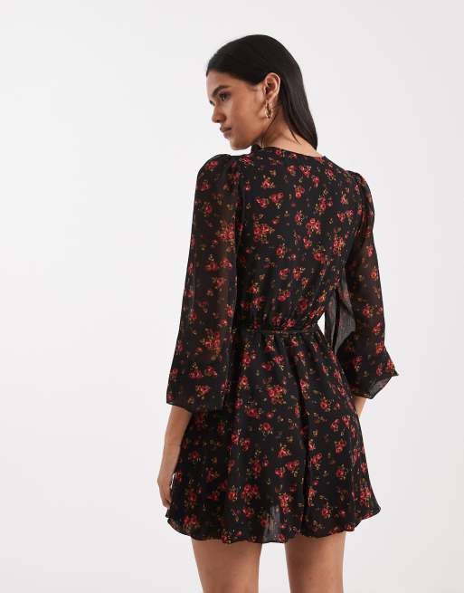 Vestido corto negro abullonado con estampado floral de chifón de New Look, 3 de 4