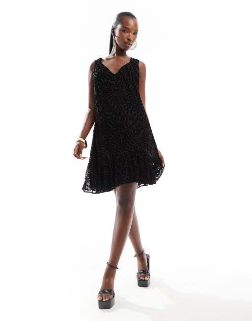 Vestido corto negro acampanado de devoré Dia de French Connection 