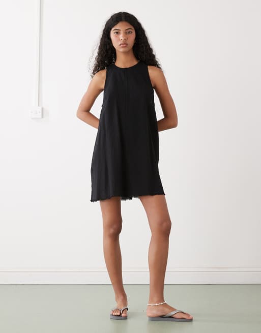 Vestido corto negro acampanado sin mangas con bajo deshilachado de mezcla de lino de Monki, 2 de 4
