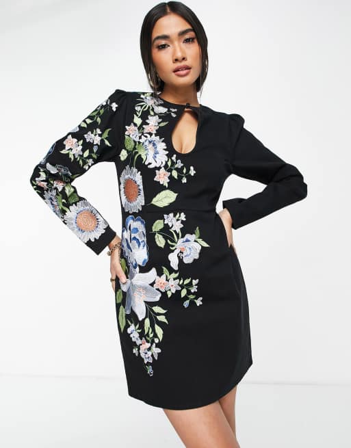 corto negro ajustado con bordado floral y abertura en forma de lágrima de sarga de ASOS DESIGN | ASOS