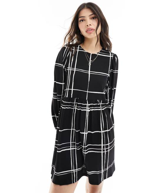 Vestido corto negro amplio a cuadros con acabado rugoso de New Look