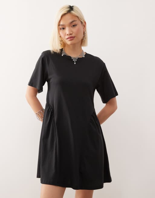 Vestido corto negro con cintura baja de punto liso de Noisy May