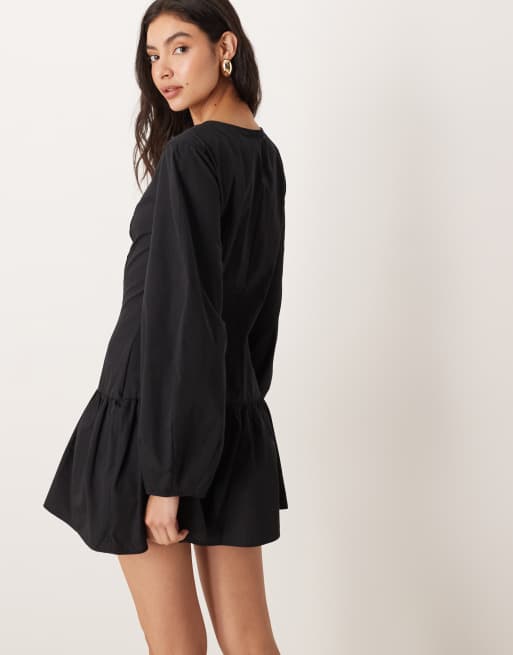 Vestido corto negro con cintura baja y mangas cocoon de ASOS DESIGN, 3 de 4