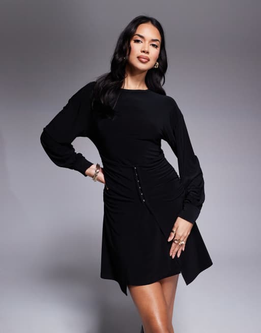 Vestido corto negro con cintura entallada y detalle de corchetes de ASOS DESIGN