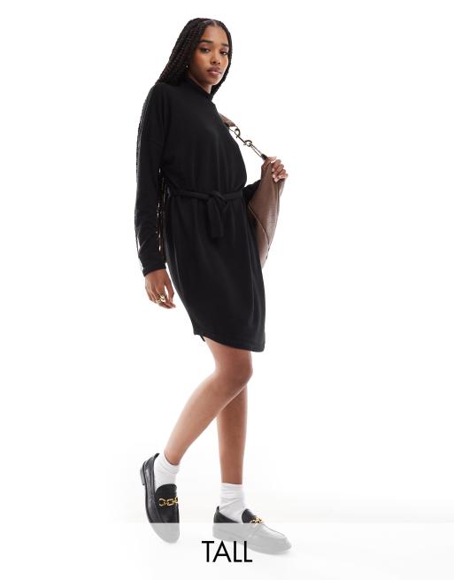 Vestido corto negro con cuello alto y lazada en la cintura de punto de Noisy May Tall