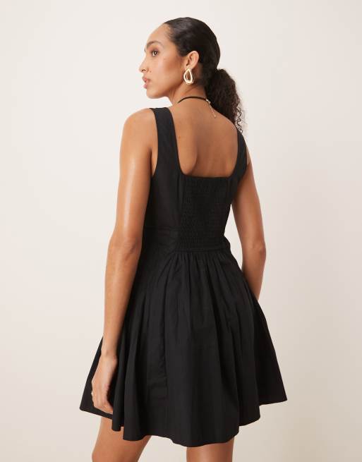 Vestido corto negro con cuello ancho y cintura plisada de ASOS DESIGN, 4 de 4