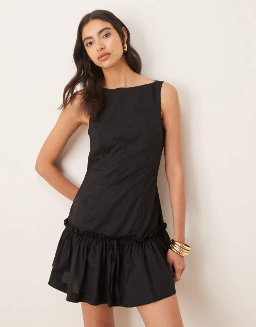 Vestido corto negro con cuello barco, cinturón bajo y volante de algodón de ASOS DESIGN, 4 de 4