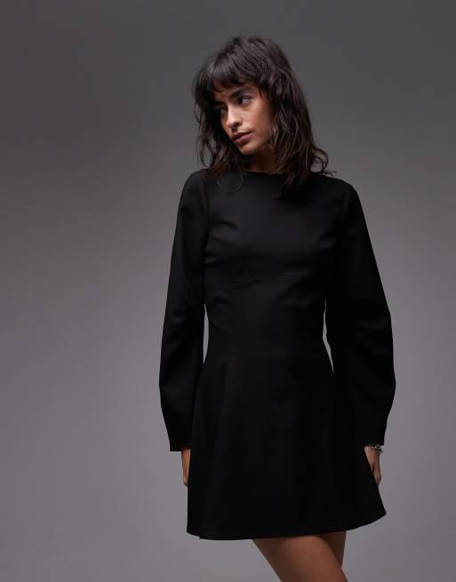 Vestido corto negro con cuello barco y cintura ceñida de ASOS DESIGN, 2 de 4