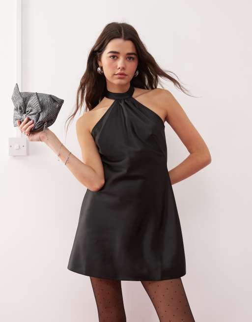 Vestido corto negro con cuello halter de Miss Selfridge ASOS