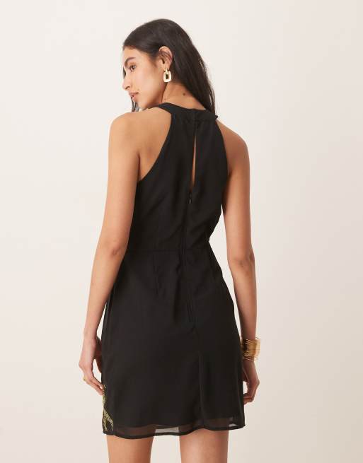 Vestido corto negro con cuello halter y detalle floral de Maya, 4 de 4