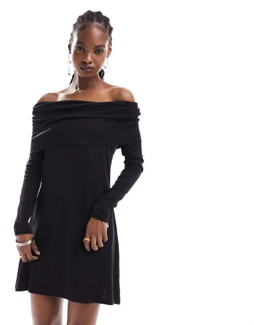 Vestido corto negro con escote Bardot fruncido de punto de Monki, 2 de 4