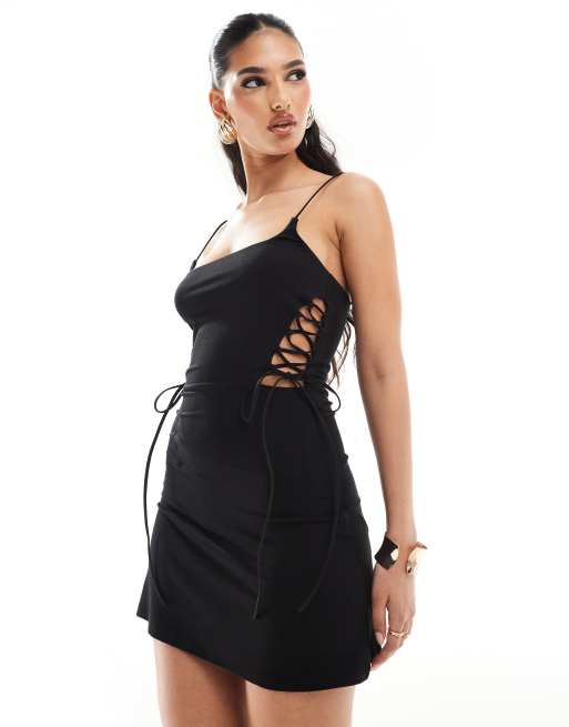 Vestido corto negro con escote cuadrado, vuelo y detalle lateral de cordones de ASOS DESIGN