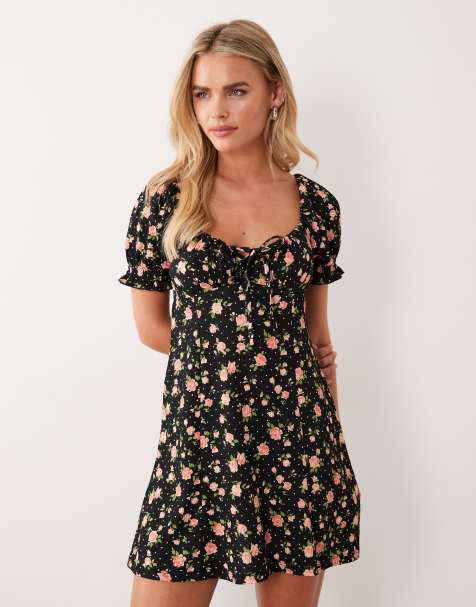 Vestido corto negro con estampado de florecitas de New Look Petite - view 1