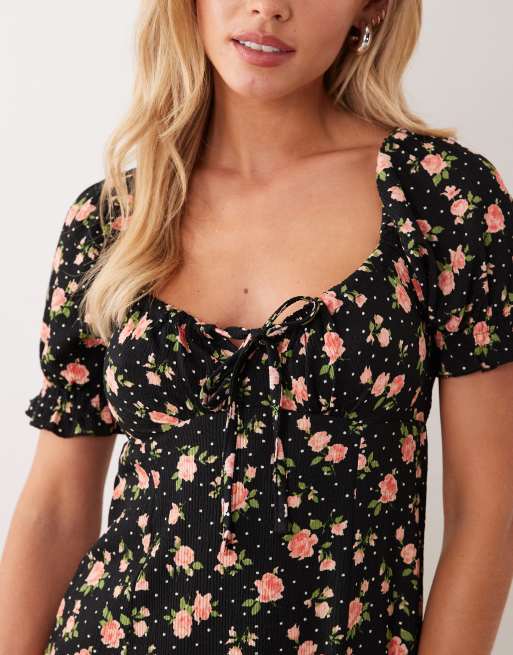 Vestido corto negro con estampado de florecitas de New Look Petite, 3 de 4