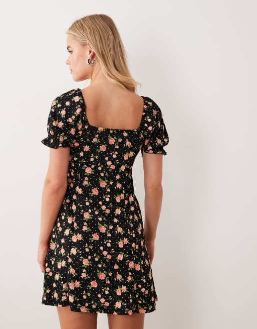 Vestido corto negro con estampado de florecitas de New Look Petite, 4 de 4