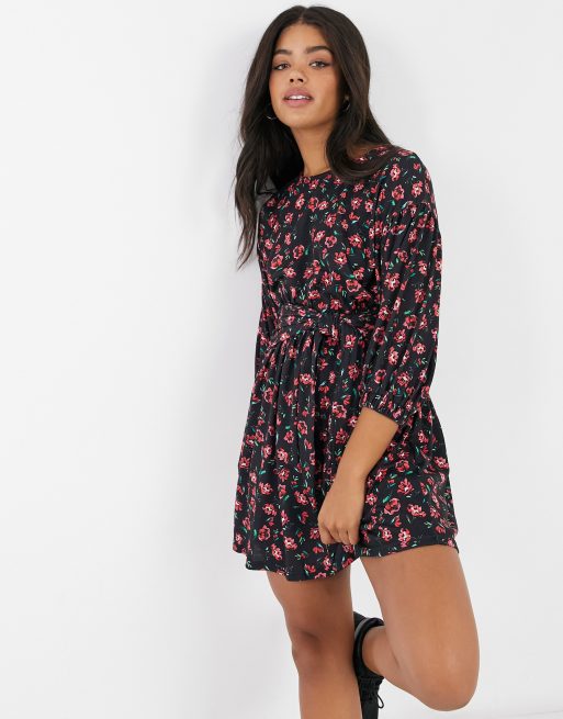 Mantenimiento Caprichoso muerte Vestido corto negro con estampado de flores rojas y cinturón incorporado de  ASOS DESIGN | ASOS