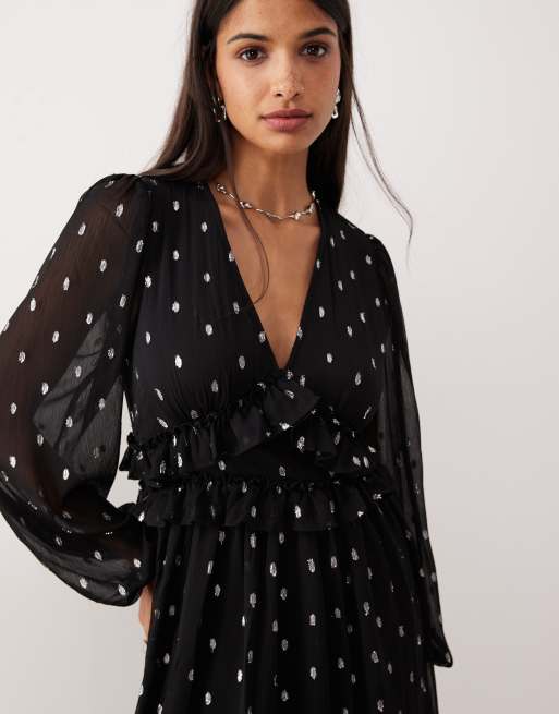 Vestido corto negro con estampado plateado metalizado y cuello de pico de VILA, 2 de 4