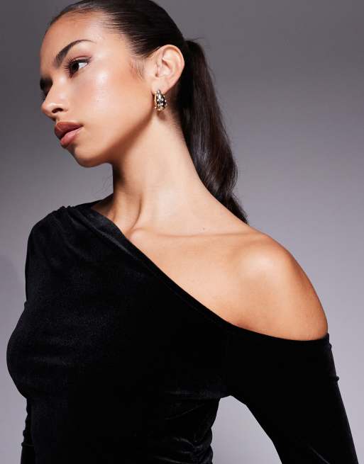 Vestido corto negro con hombro caído de terciopelo de ASOS DESIGN, 3 de 4