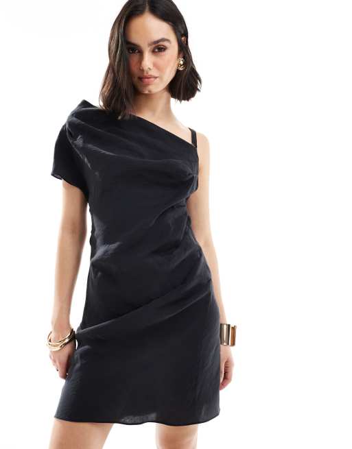Vestido corto negro con hombro caído y detalle de tirante grueso de ASOS DESIGN