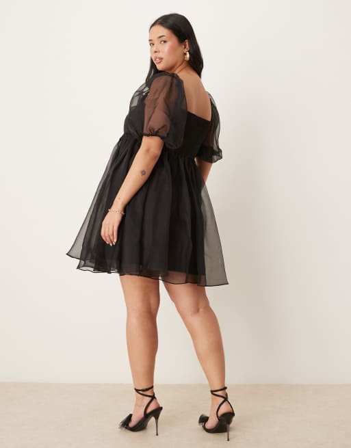 Vestido corto negro con mangas abullonadas de organza de Lace & Beads Plus, 3 de 4