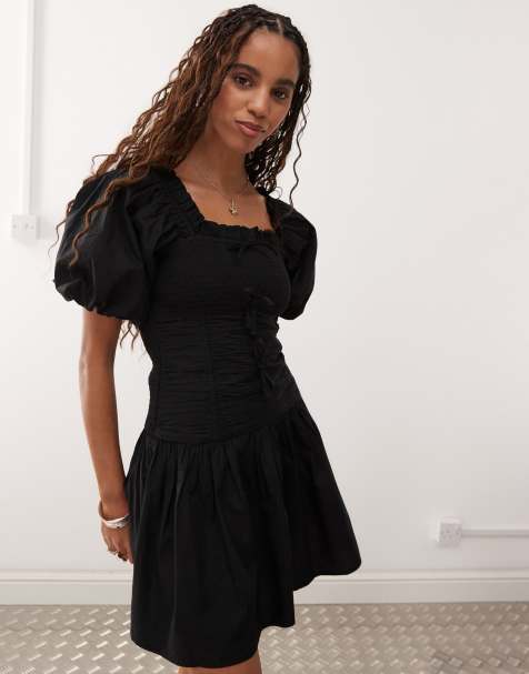 Vestido corto negro con mangas abullonadas y detalle de cordones de COLLUSION - view 1