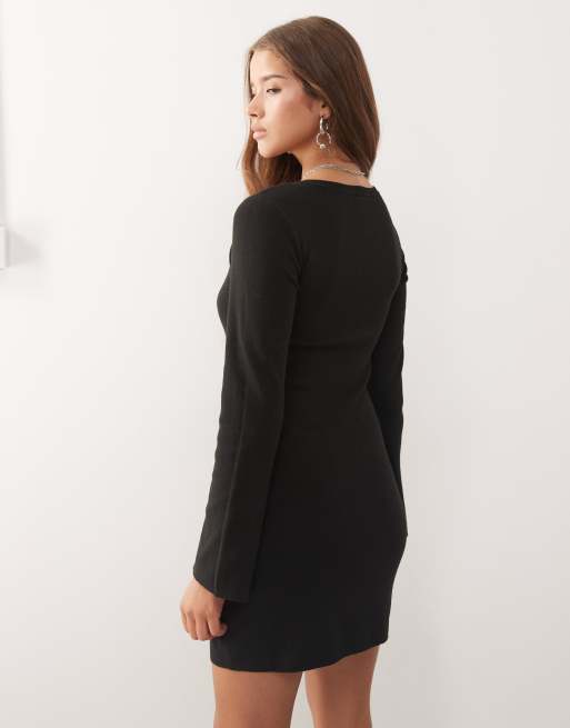 Vestido corto negro con mangas acampanadas de punto de Noisy May, 3 de 4