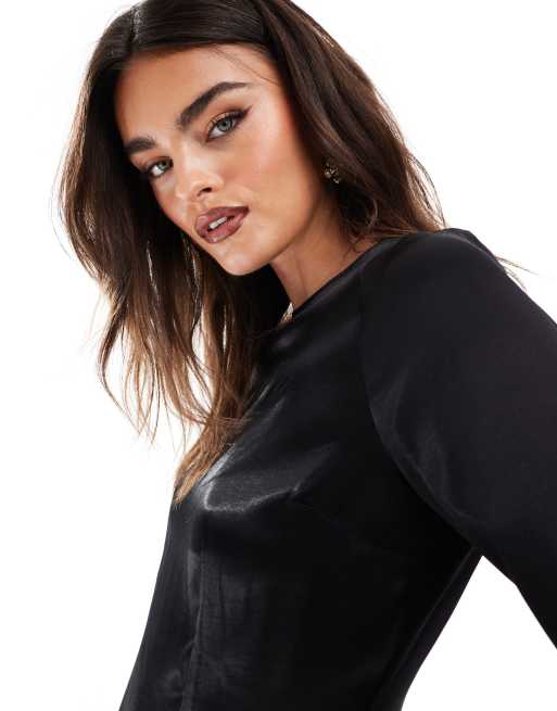 Vestido corto negro con mangas ángel de satén de ASOS DESIGN, 3 de 4