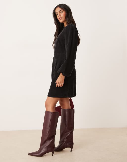 Vestido corto negro con mangas globo de pana Peggy de Nobody's Child, 3 de 4