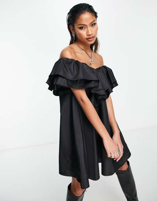 Vestido corto negro con volantes de Something New x Naomi Anwer, 3 de 4