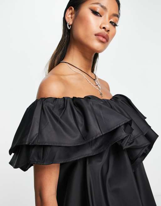 Vestido corto negro con volantes de Something New x Naomi Anwer, 4 de 4