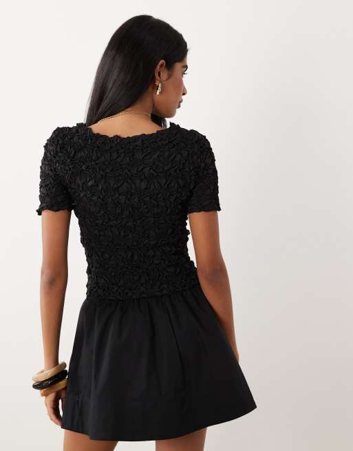 Vestido corto negro con vuelo de tejido texturizado tridimensional de YAS , 4 de 4